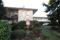 Julie Anne in Burien, WA - Foto de edificio - Building Photo