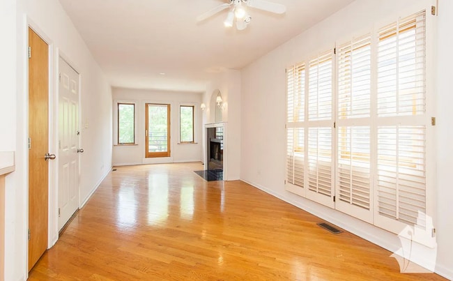 850 N Wood St, Unit 2B in Chicago, IL - Building Photo - Building Photo