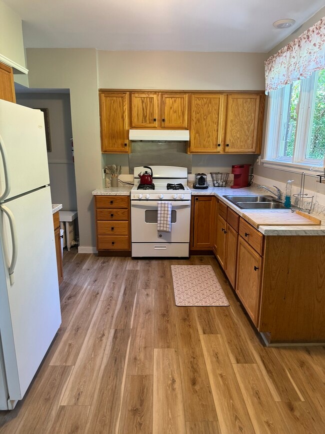 1132 Milford St, Unit 1132 Milford Downstairs, Unit 1132 Milford Downstairs