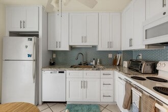 2601 S Roosevelt Blvd in Key West, FL - Building Photo - Building Photo