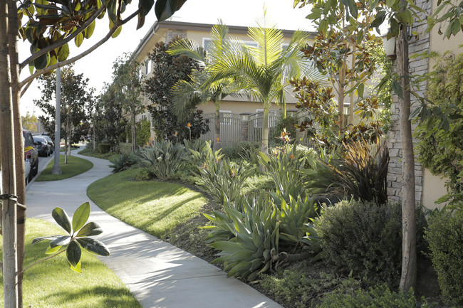 Country Club West Apartments in Lakewood, CA - Foto de edificio - Building Photo