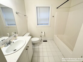 128 Hillside St, Unit 1 in Boston, MA - Building Photo - Building Photo