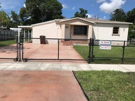 85 W 55th St in Hialeah, FL - Building Photo