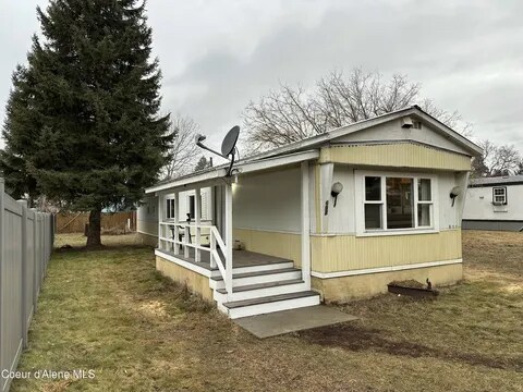 608 S Meadowdale Ave in Oldtown, ID - Foto de edificio