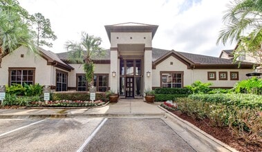 Stone Creek at Old Farm Apartments in Houston, TX - Building Photo - Building Photo