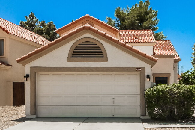 property at 1537 E Laurel Ave