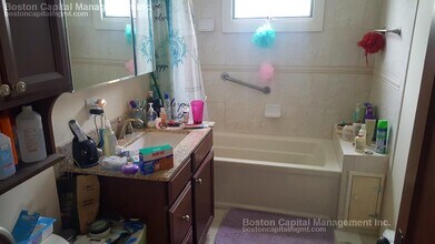 562 Main St, Unit 2 in Medford, MA - Building Photo - Building Photo