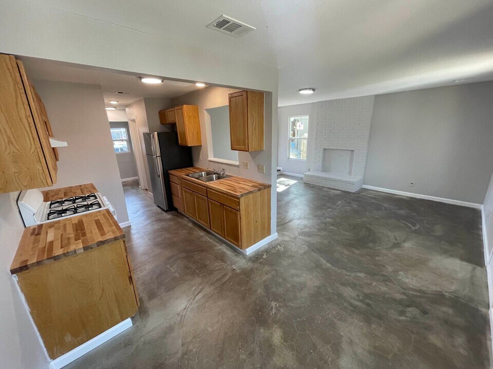 6102 Conti Ct in Austin, TX - Building Photo
