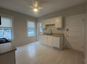 10 Lambert Ave, Unit 10 Lambert Ave in Chelsea, MA - Foto de edificio - Building Photo