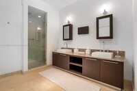 125 Ocean Dr, Unit F0202 in Miami Beach, FL - Building Photo - Building Photo