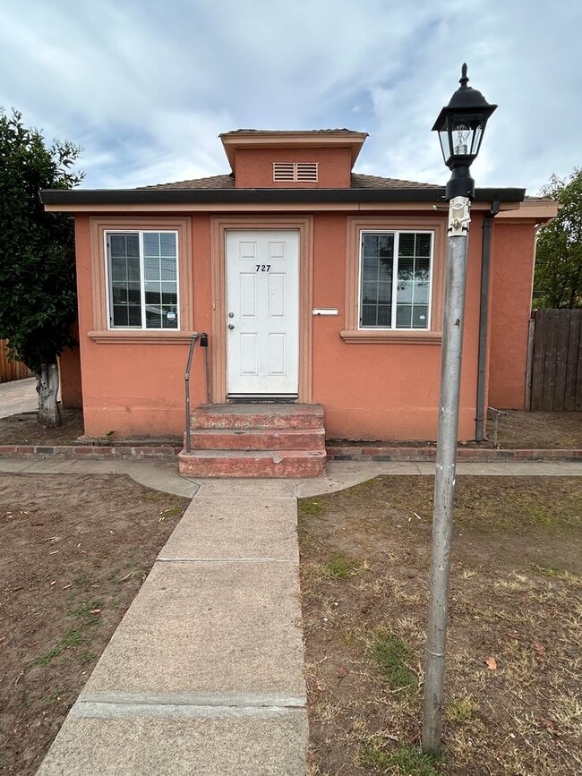 727 S Sacramento St in Lodi, CA - Building Photo - Building Photo
