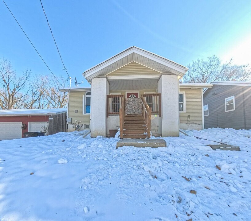 1905 23rd St in Des Moines, IA - Building Photo