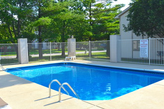 Cambridge Place Apartments in Kokomo, IN - Foto de edificio - Building Photo