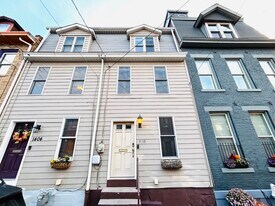 1402 Sherman Ave in Pittsburgh, PA - Building Photo