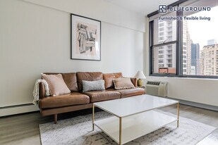 21 E Chestnut St in Chicago, IL - Building Photo