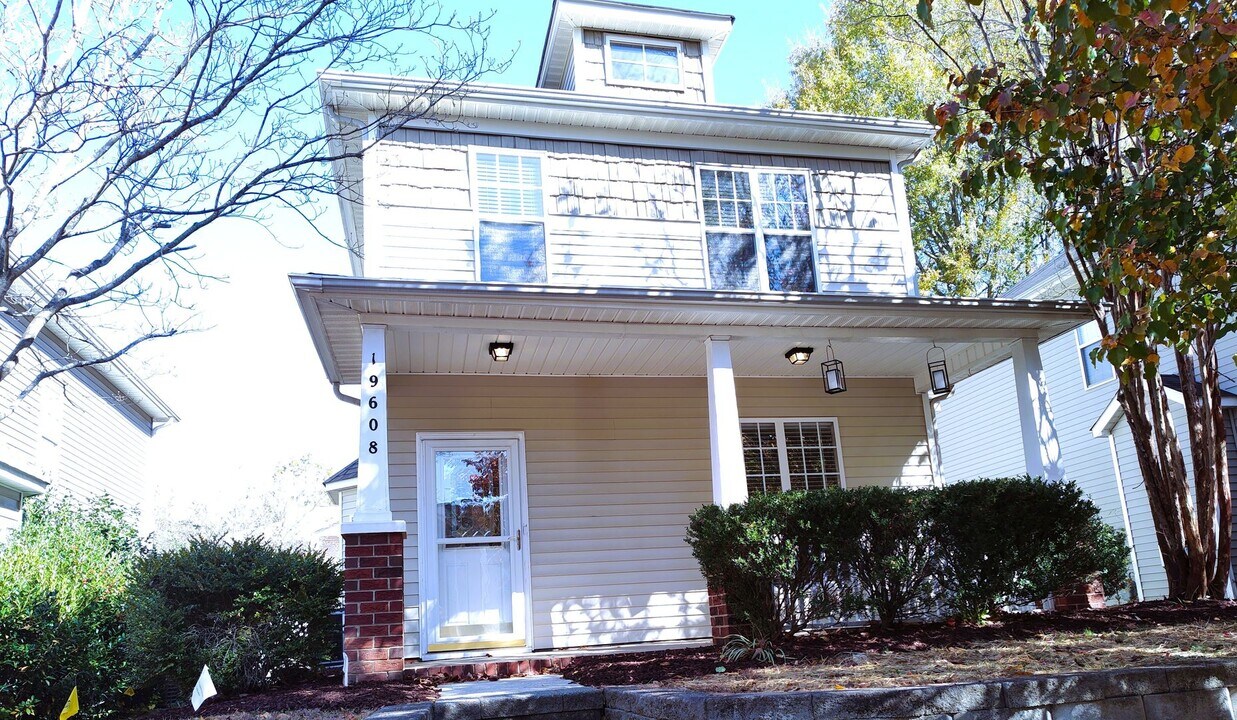 19608 Feriba Pl in Cornelius, NC - Building Photo