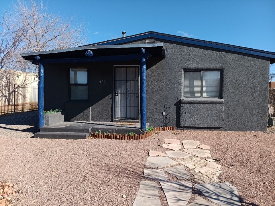 422 Alcazar St NE in Albuquerque, NM - Building Photo