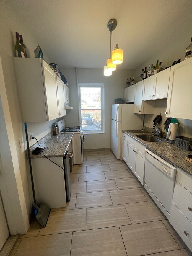 7 Farrington Ave, Unit 1 in Boston, MA - Foto de edificio - Building Photo