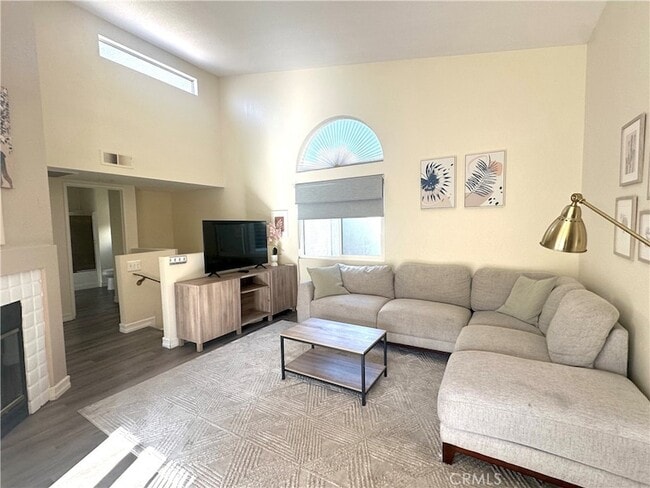 21138 Jasmines Way in Lake Forest, CA - Foto de edificio - Building Photo