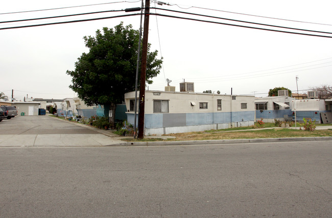 Flora Vista Trailer Park in Bellflower, CA - Building Photo - Building Photo