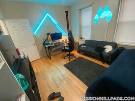 1458 Tremont St in Boston, MA - Building Photo