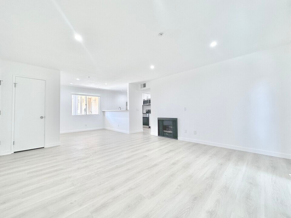 2030 Ivar Ave in Los Angeles, CA - Building Photo