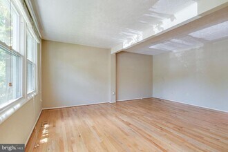 8044 Steeple Chase Ct in Springfield, VA - Building Photo - Building Photo