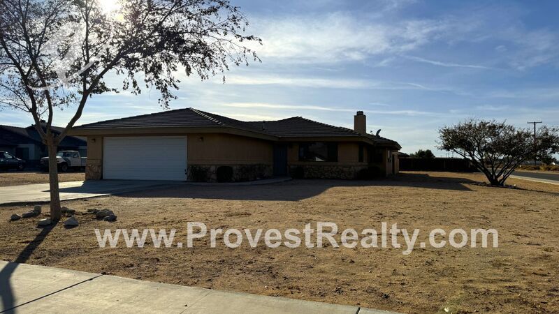 14498 Amador Ct in Apple Valley, CA - Building Photo