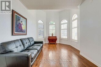 720 Savoline Blvd in Milton, ON - Building Photo - Building Photo