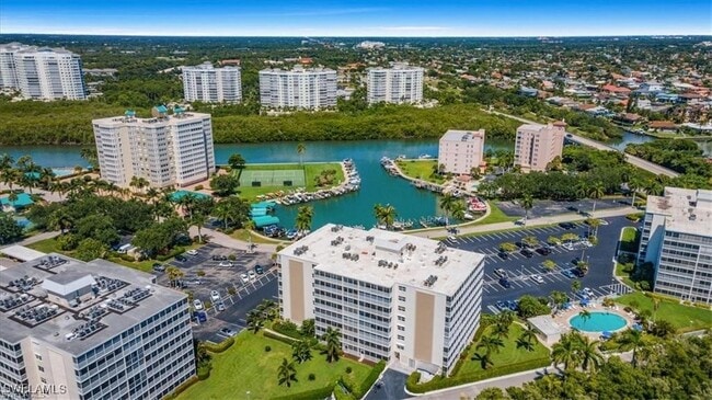 3 Bluebill Ave in Naples, FL - Building Photo - Building Photo