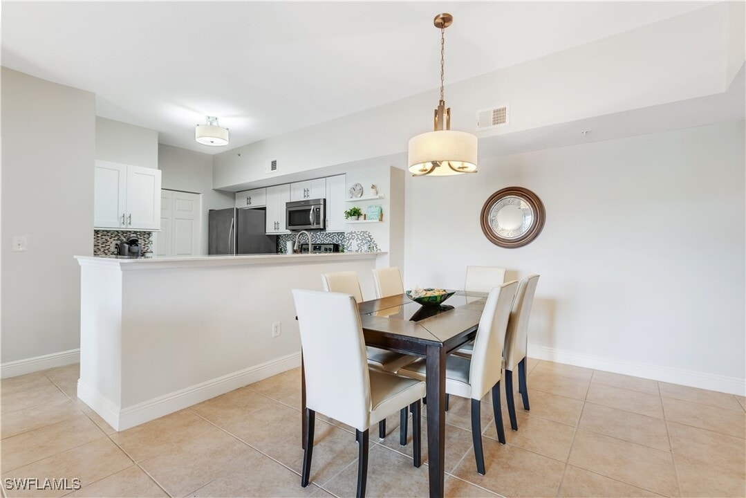 1835 Florida Club Cir in Naples, FL - Building Photo