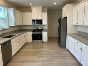 2226 S Vista St in Visalia, CA - Building Photo - Building Photo