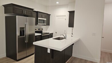 7271 N Silver Spring Way in Eagle Mountain, UT - Building Photo - Building Photo
