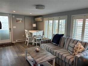 271 Great Island Rd in Narragansett, RI - Building Photo - Building Photo