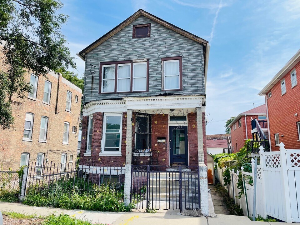 3259 S Wood St in Chicago, IL - Foto de edificio