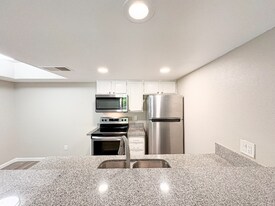 80 W Maryland Ave in Phoenix, AZ - Building Photo