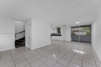 6011 SW 69th St in South Miami, FL - Building Photo - Building Photo