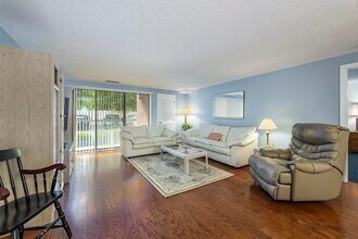 8 9th St, Unit 111 in Medford, MA - Foto de edificio - Building Photo