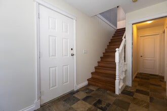 33146 Cherry Ave in Mission, BC - Building Photo - Building Photo
