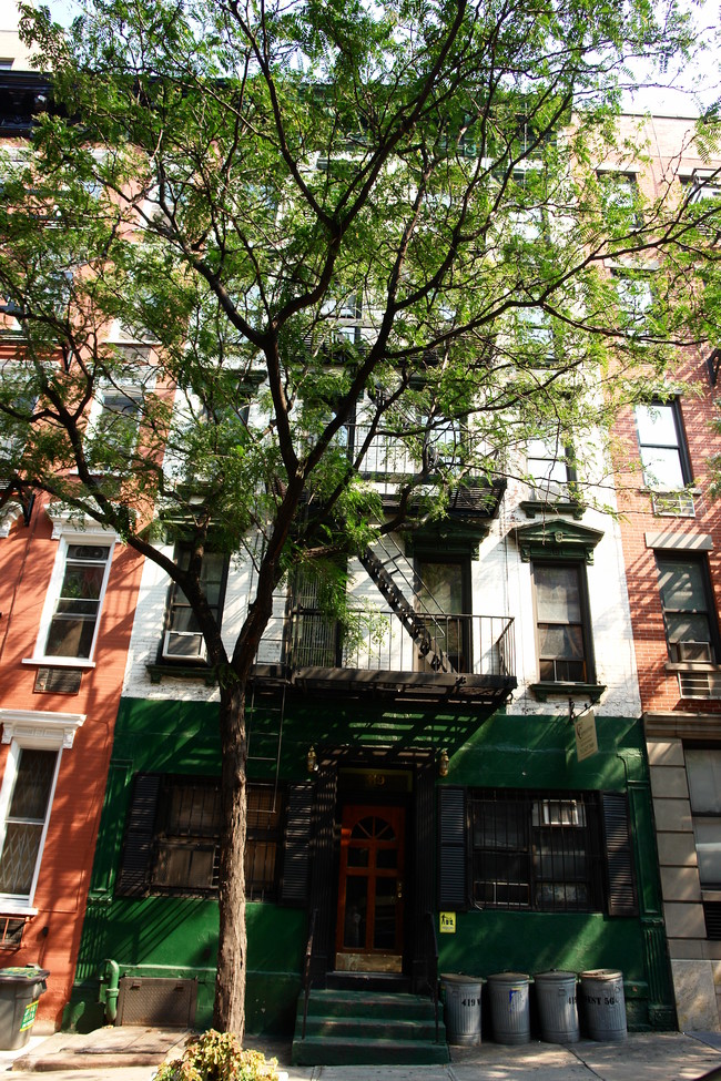 419 W 56th St in New York, NY - Foto de edificio - Building Photo