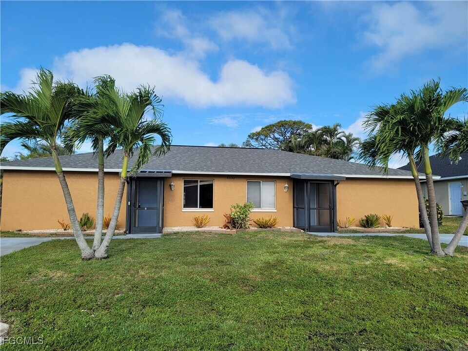 4530 SW 7th Pl in Cape Coral, FL - Building Photo