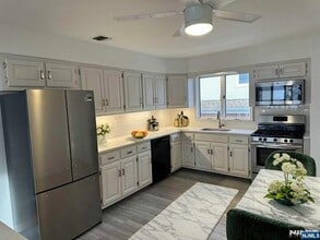 41 Kipp Ave in Elmwood Park, NJ - Building Photo - Building Photo