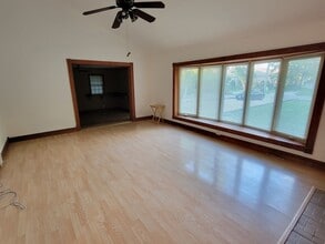 338 Pleasant Dr in Schaumburg, IL - Foto de edificio - Building Photo
