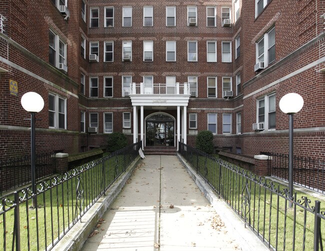 25-40 SHORE BLVD in Brooklyn, NY - Foto de edificio - Building Photo