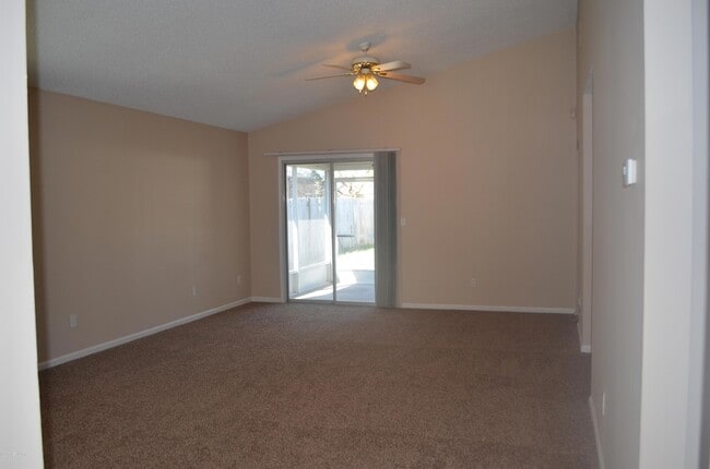 4304 Hanging Moss Dr in Orange Park, FL - Building Photo - Building Photo