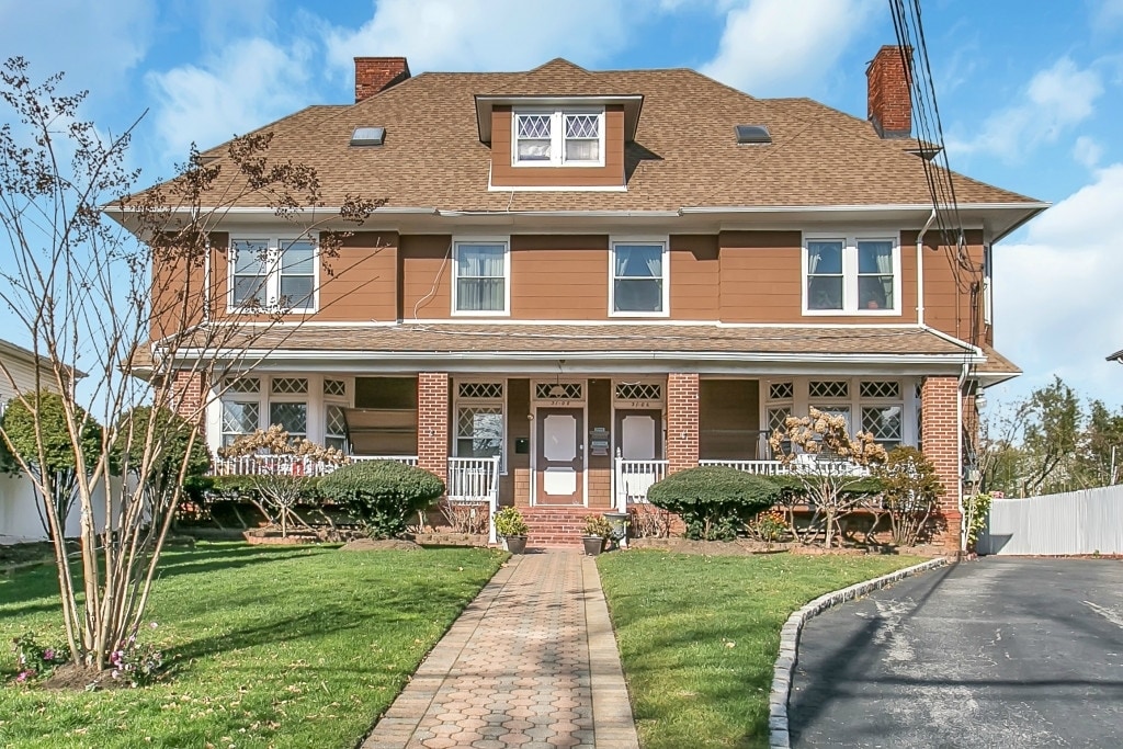 31-06 Healy Ave in Far Rockaway, NY - Foto de edificio