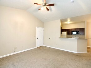 Prairie Pointe Apartments in Dodge City, KS - Building Photo - Interior Photo