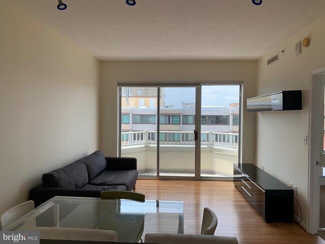 1111 11th St NW