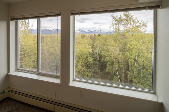 Foxwood Condos, Discovery & Creekside in Anchorage, AK - Building Photo - Interior Photo