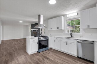 2371 Holly Springs Rd in Marietta, GA - Building Photo - Building Photo